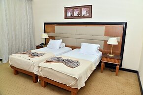 Chain Luxe Paradise Hotel