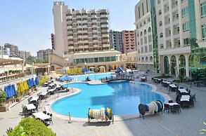 Chain Luxe Paradise Hotel