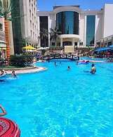 Chain Luxe Paradise Hotel