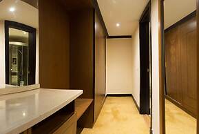 Chain Luxe Paradise Hotel