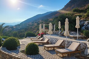 Apartment - Sleeps 10 - Parking - Garden - Pool