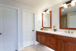 Pili Mai 5d 3 Bedroom Condo by RedAwning