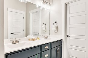 View Topia Vacation Home at Chateau Mountain with Pool and Tub by RedA