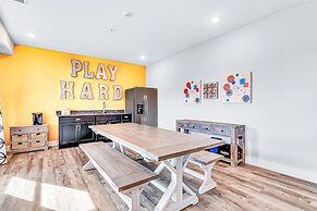 View Topia Vacation Home at Chateau Mountain with Pool and Tub by RedA