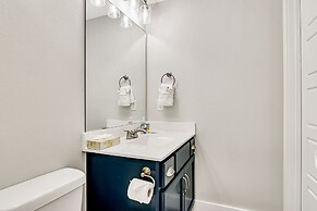 View Topia Vacation Home at Chateau Mountain with Pool and Tub by RedA