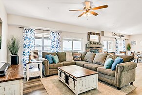 View Topia Vacation Home at Chateau Mountain with Pool and Tub by RedA