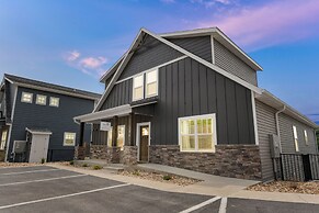 View Topia Vacation Home at Chateau Mountain with Pool and Tub by RedA