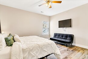 View Topia Vacation Home at Chateau Mountain with Pool and Tub by RedA