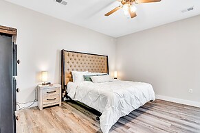 View Topia Vacation Home at Chateau Mountain with Pool and Tub by RedA