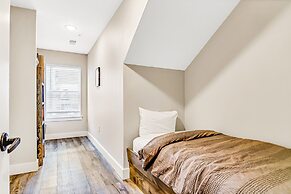 View Topia Vacation Home at Chateau Mountain with Pool and Tub by RedA