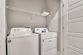 View Topia Vacation Home at Chateau Mountain with Pool and Tub by RedA