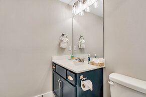 View Topia Vacation Home at Chateau Mountain with Pool and Tub by RedA