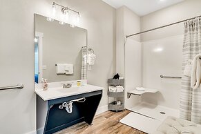 View Topia Vacation Home at Chateau Mountain with Pool and Tub by RedA