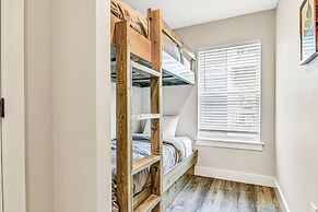 View Topia Vacation Home at Chateau Mountain with Pool and Tub by RedA