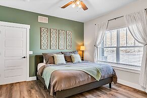 View Topia Vacation Home at Chateau Mountain with Pool and Tub by RedA