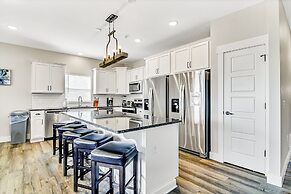 View Topia Vacation Home at Chateau Mountain with Pool and Tub by RedA