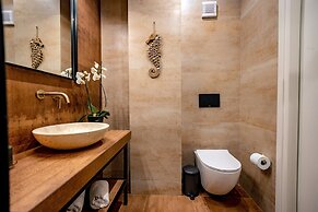 Triple A - Kolokotroni 62