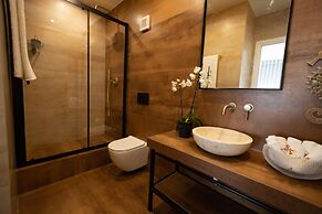 Triple A - Kolokotroni 62