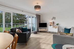 25 Coedrath Park - Sea Views From Balcony Short Walk to Beach Parking