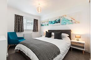 25 Coedrath Park - Sea Views From Balcony Short Walk to Beach Parking