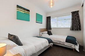 25 Coedrath Park - Sea Views From Balcony Short Walk to Beach Parking