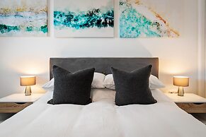 25 Coedrath Park - Sea Views From Balcony Short Walk to Beach Parking