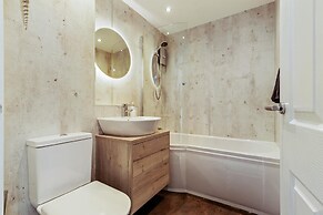 25 Coedrath Park - Sea Views From Balcony Short Walk to Beach Parking