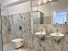 Charming Renovating Mets Apartment Athina