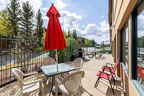 5087 Gateway Home by RedAwning