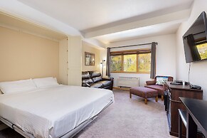 5087 Gateway Home by RedAwning