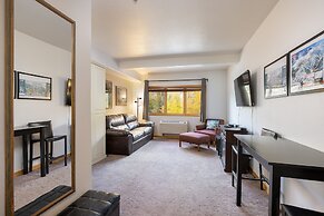 5087 Gateway Home by RedAwning