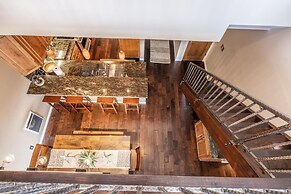 DELUXE SLOPESIDE Condo with 4th FLOOR VIEWS, Elevator and Underground 