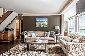 DELUXE SLOPESIDE Condo with 4th FLOOR VIEWS, Elevator and Underground 