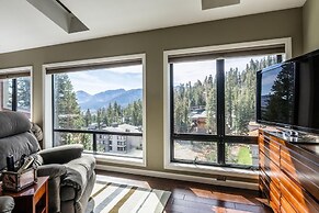 DELUXE SLOPESIDE Condo with 4th FLOOR VIEWS, Elevator and Underground 