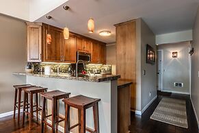 DELUXE SLOPESIDE Condo with 4th FLOOR VIEWS, Elevator and Underground 