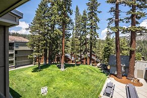 DELUXE SLOPESIDE Condo with 4th FLOOR VIEWS, Elevator and Underground 