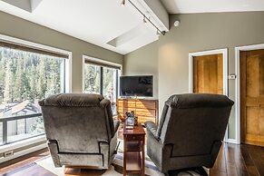 DELUXE SLOPESIDE Condo with 4th FLOOR VIEWS, Elevator and Underground 