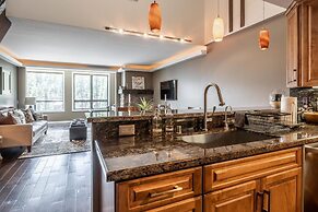 DELUXE SLOPESIDE Condo with 4th FLOOR VIEWS, Elevator and Underground 