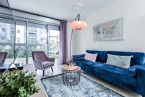 Apt with Balcony In the Heart of TLV