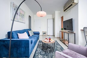 Apt with Balcony In the Heart of TLV