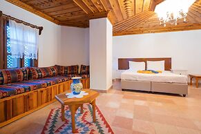 Liya Boutique Hotel & Suites