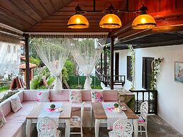 Liya Boutique Hotel & Suites