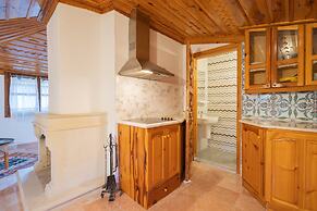 Liya Boutique Hotel & Suites