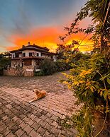 Liya Boutique Hotel & Suites