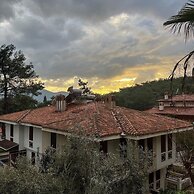 Liya Boutique Hotel & Suites