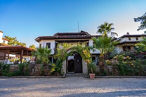 Liya Boutique Hotel & Suites