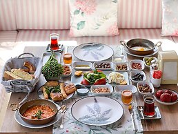 Liya Boutique Hotel & Suites