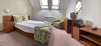 Room in Guest Room - Granat Double Room 2- Next to Gondola Lift