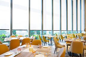 M World Hotel (formerly known as Avante Hotel)