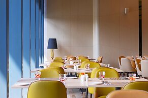 M World Hotel (formerly known as Avante Hotel)